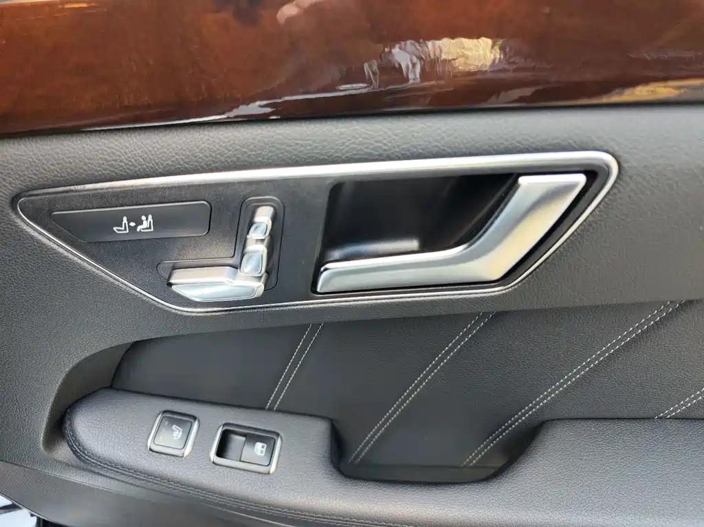 Mercedes-Benz E-Class — миниатюра 25