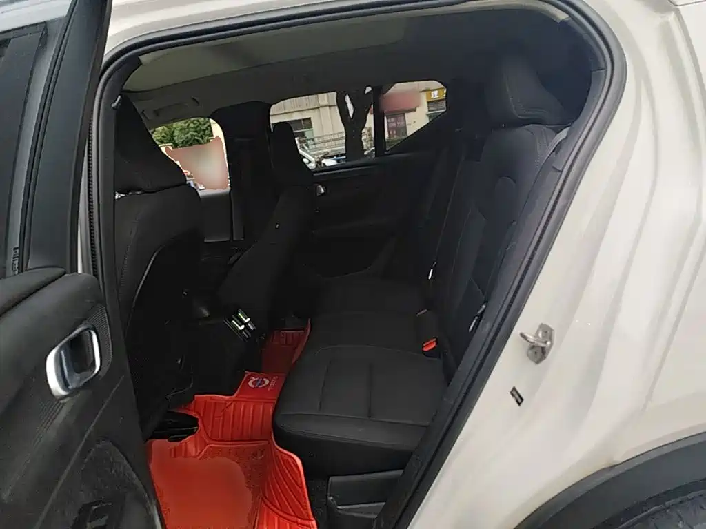 Volvo XC40 — миниатюра 17