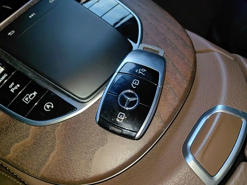 Mercedes-Benz E-Class — миниатюра 9