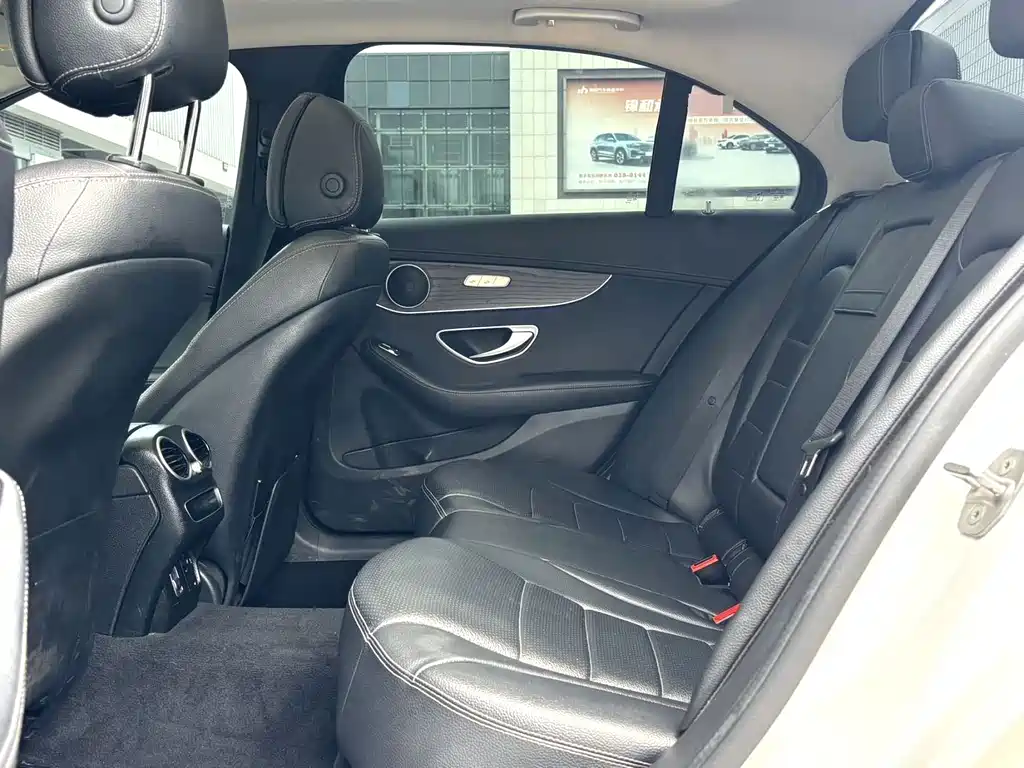 Mercedes-Benz C-Class — миниатюра 6