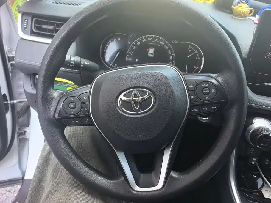 Toyota RAV4 — миниатюра 15