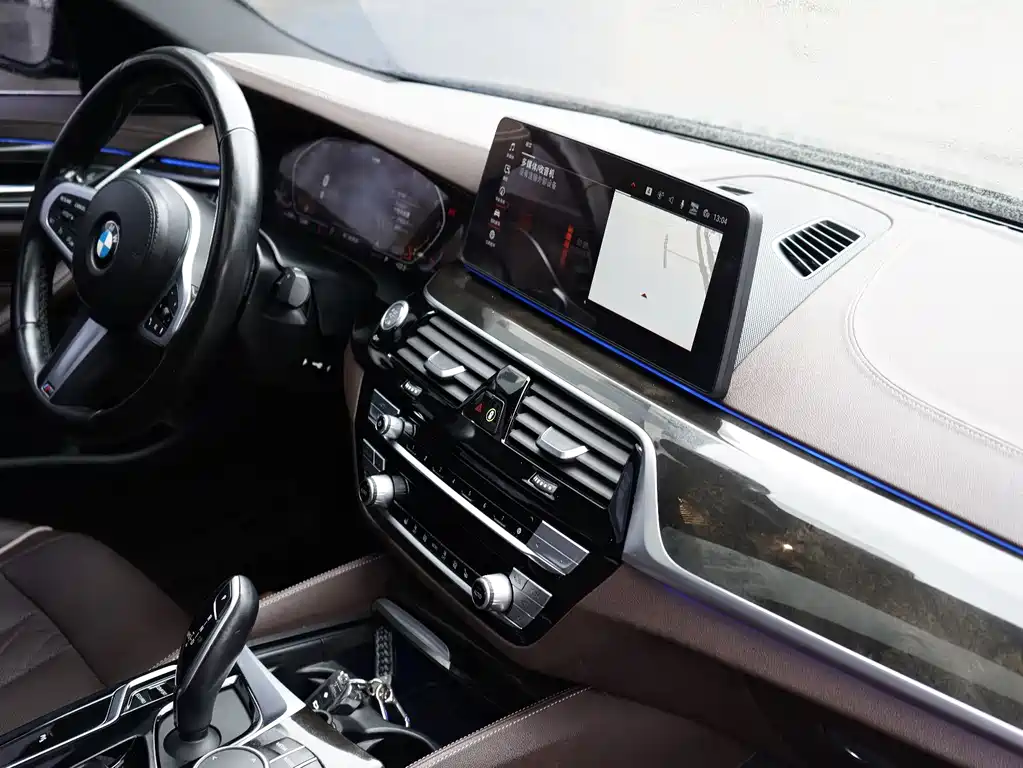 BMW 5 Series — миниатюра 13