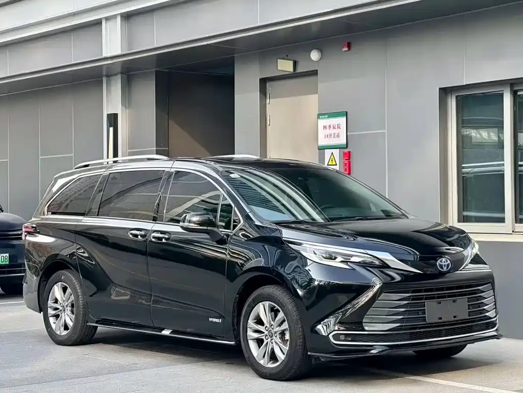 TOYOTA SIENNA