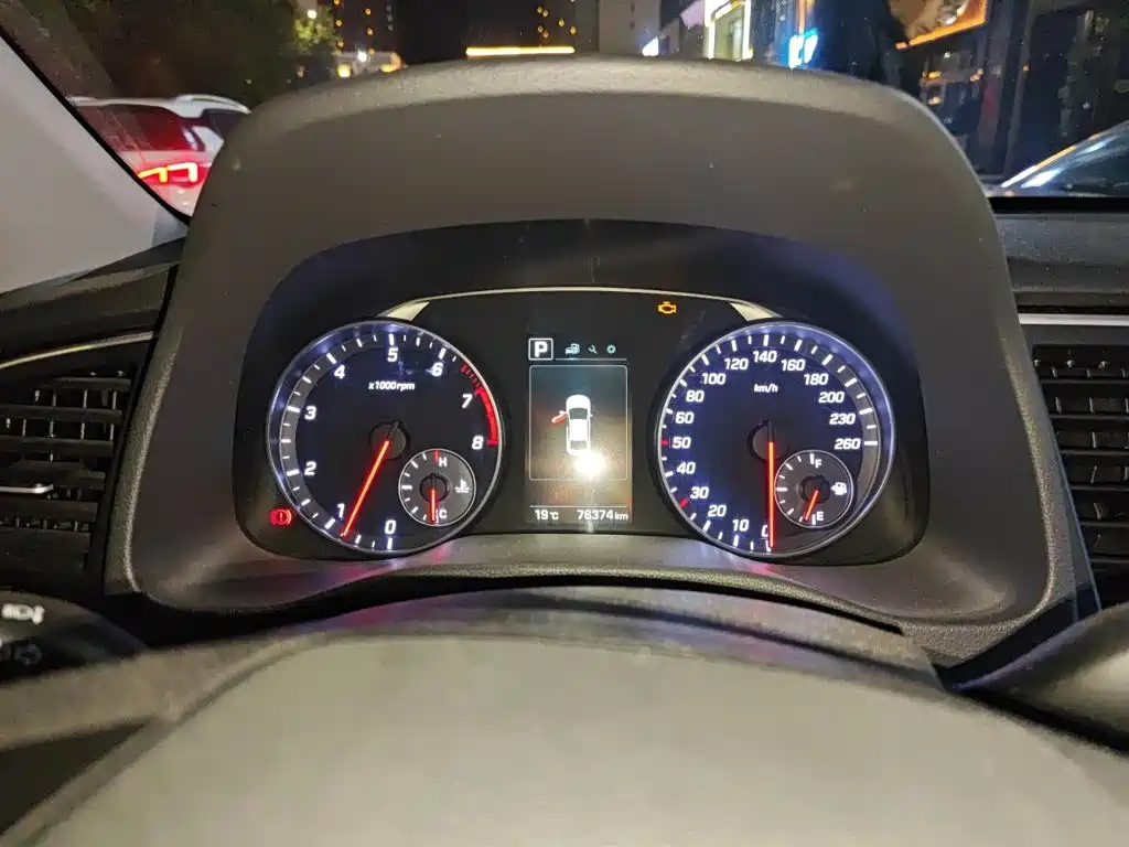 Hyundai Elantra — миниатюра 12
