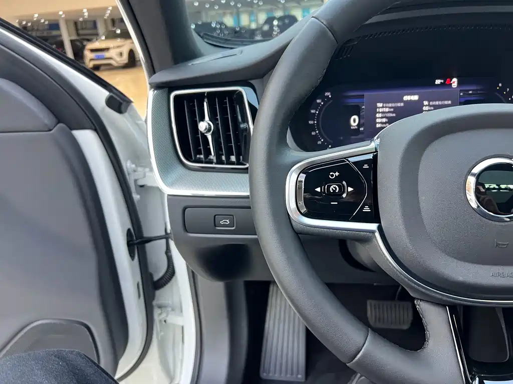 Volvo XC60 — миниатюра 13