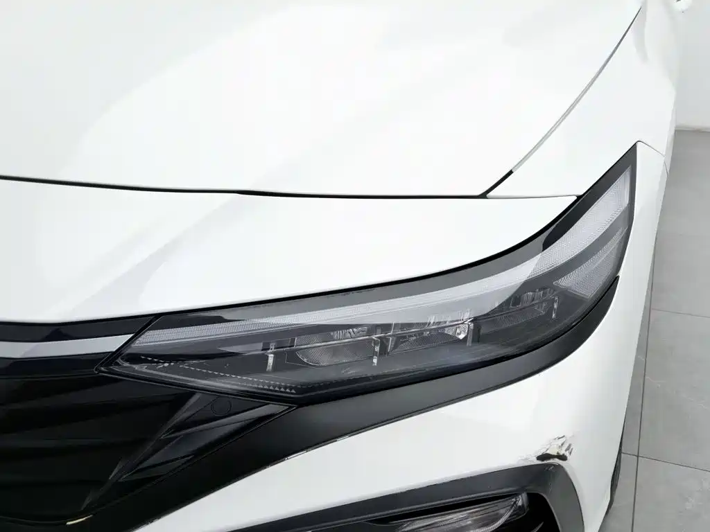 Hyundai Elantra — миниатюра 7