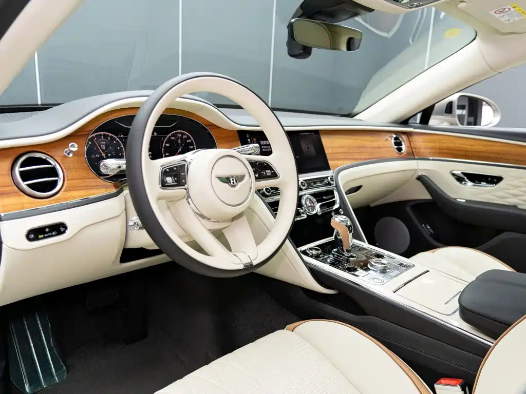 Bentley Flying Spur PHEV — миниатюра 11