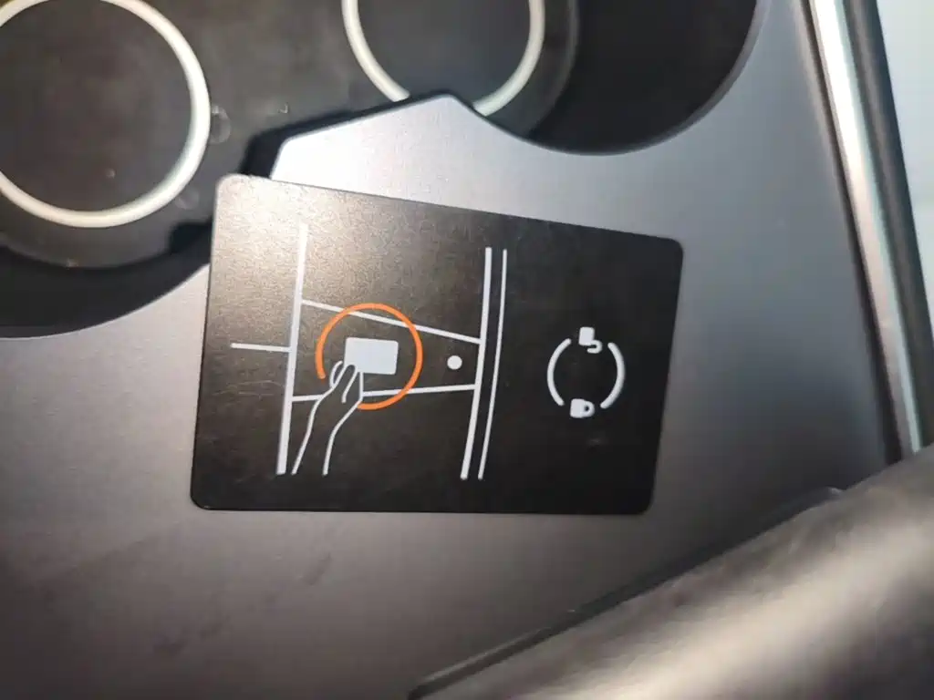 Tesla Model Y — миниатюра 9