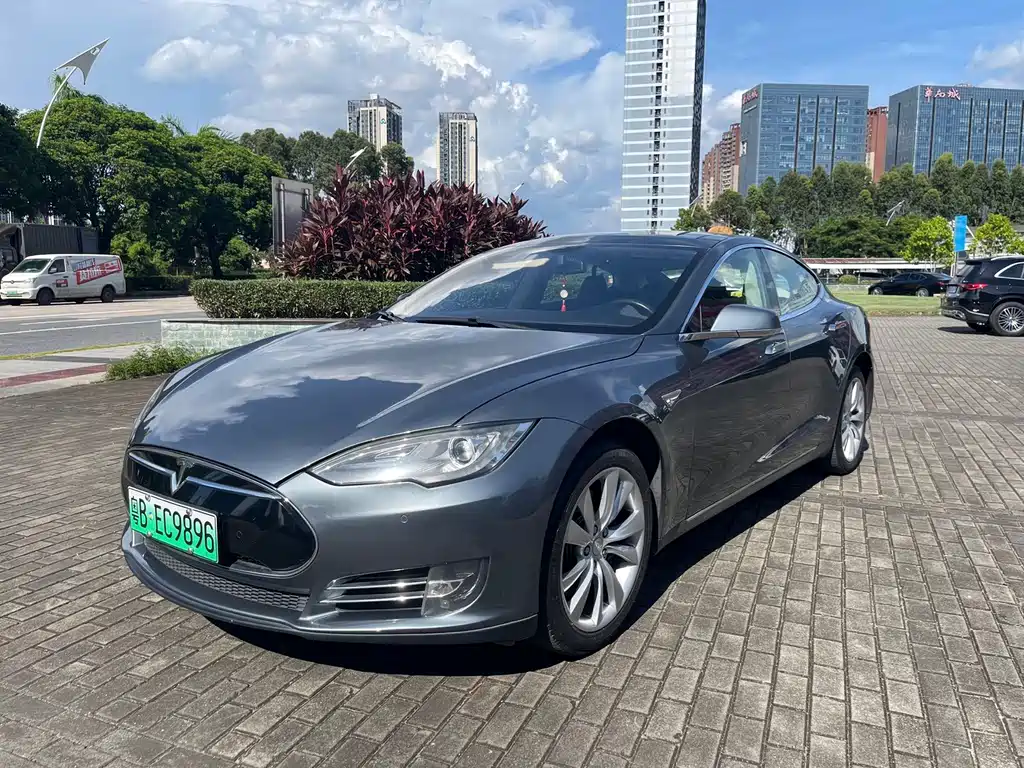 Tesla Model S 2015