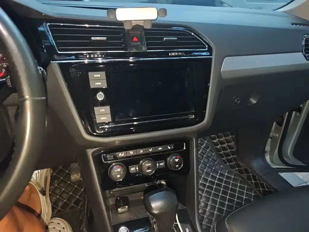 Volkswagen Tiguan L — миниатюра 9
