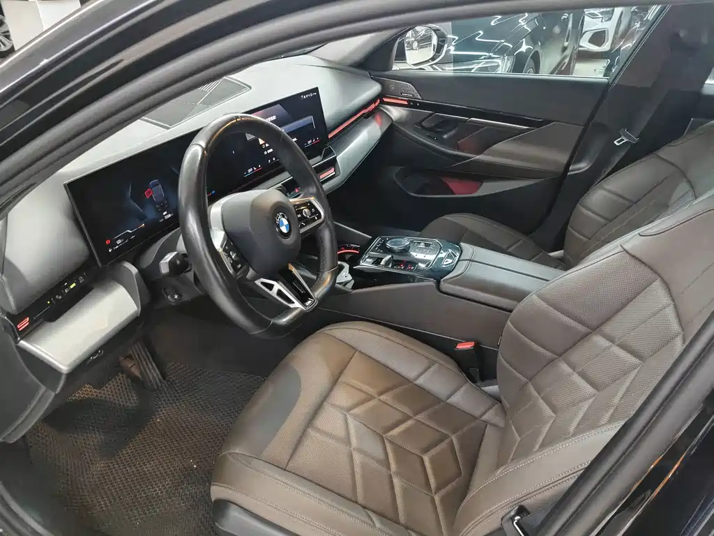 BMW 5 Series — миниатюра 6