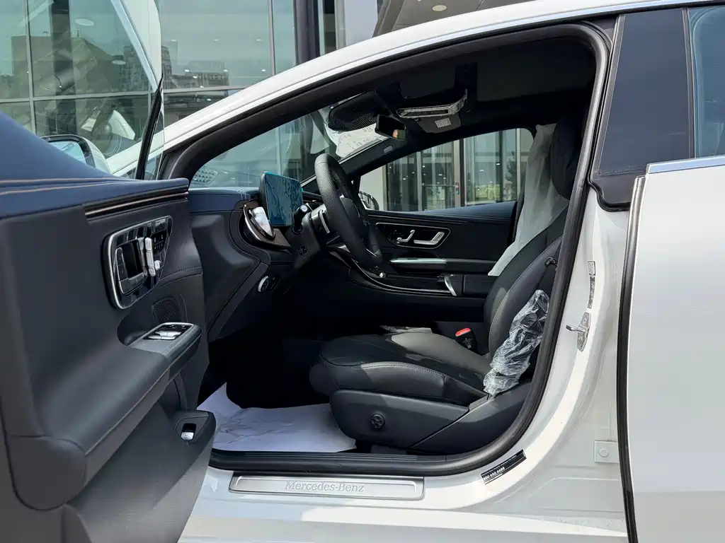 Mercedes-Benz EQE 2025 500 4MATIC Luxury