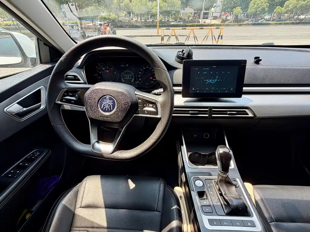BYD Qin — миниатюра 8