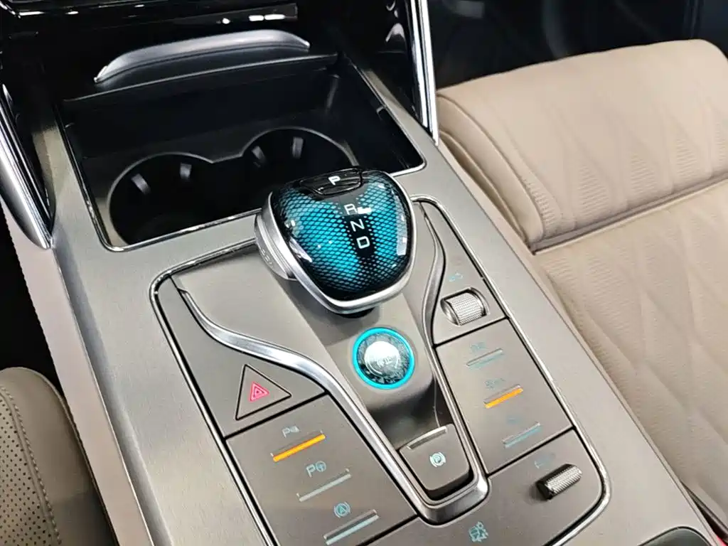 BYD Tang New Energy — миниатюра 14
