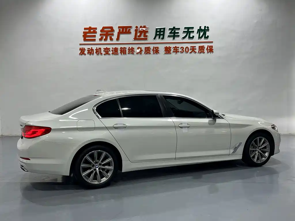 BMW 5 Series — миниатюра 7