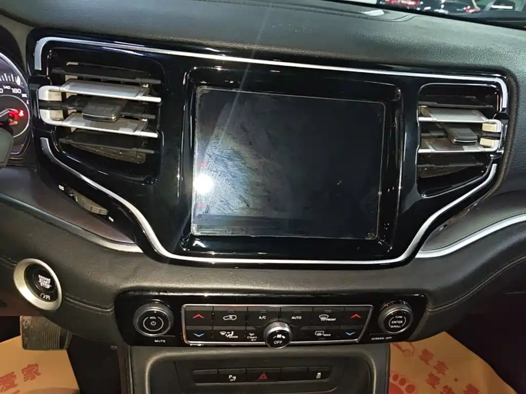 Jeep Grand Commander — миниатюра 13