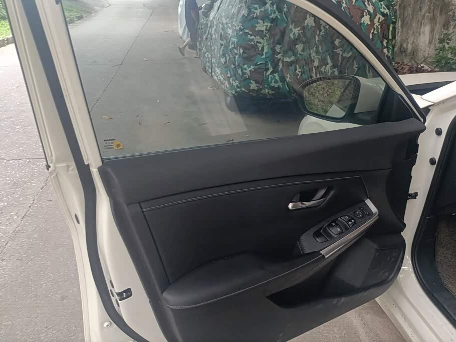 Nissan Sylphy 1.6 л 2022 г. Белый, пробег 20000 км