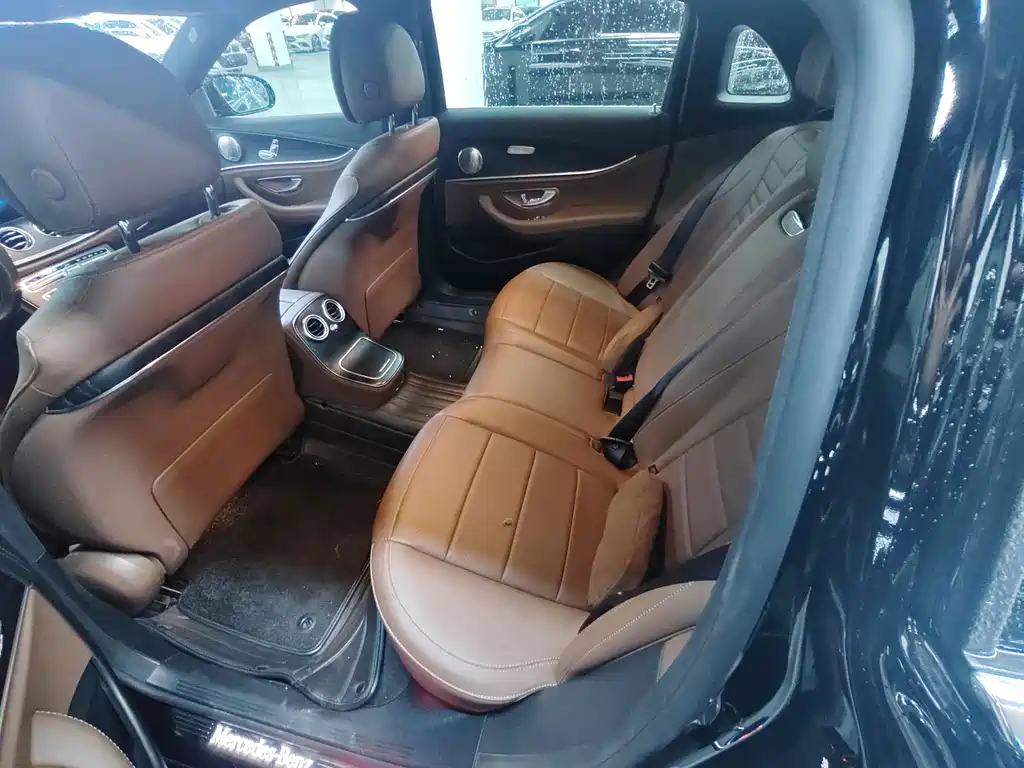 Mercedes-Benz E-Class — миниатюра 13
