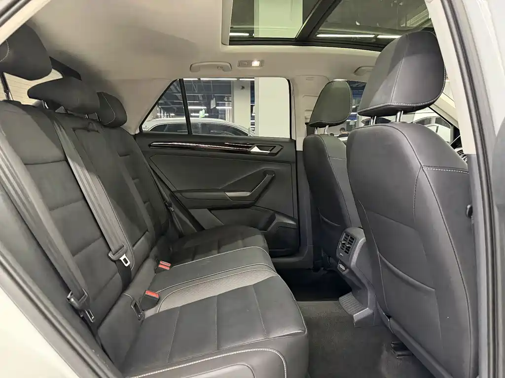 Volkswagen T-Roc — миниатюра 8