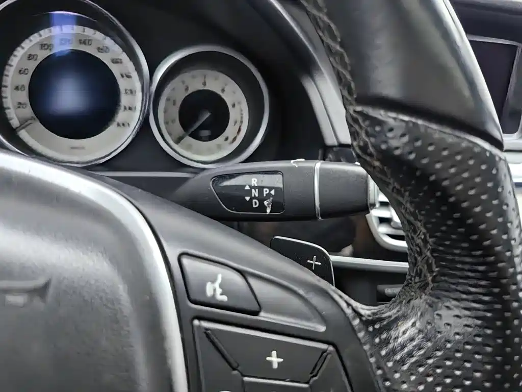 Mercedes-Benz E-Class — миниатюра 13