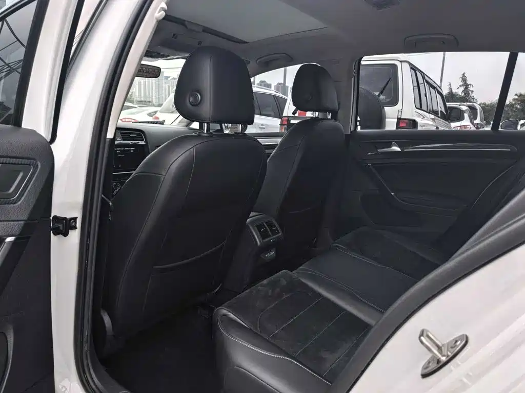 Volkswagen Golf — миниатюра 10