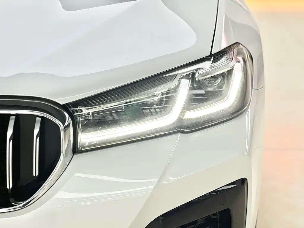 BMW 5 Series — миниатюра 17