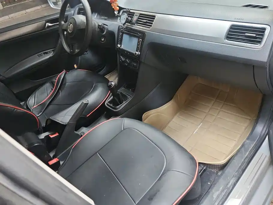 Volkswagen Santana — миниатюра 8