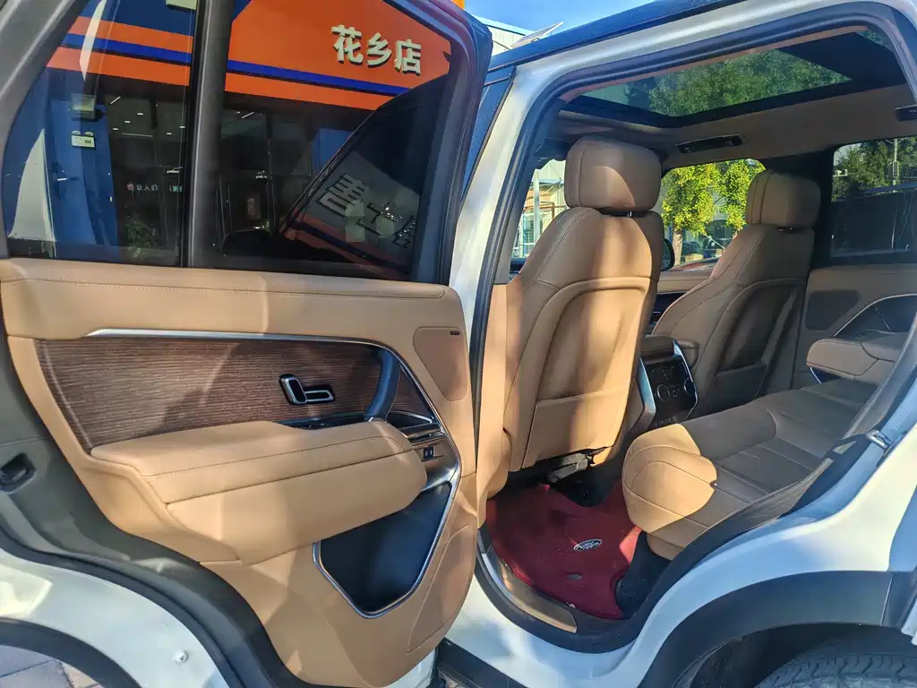 Land Rover Range Rover — миниатюра 7