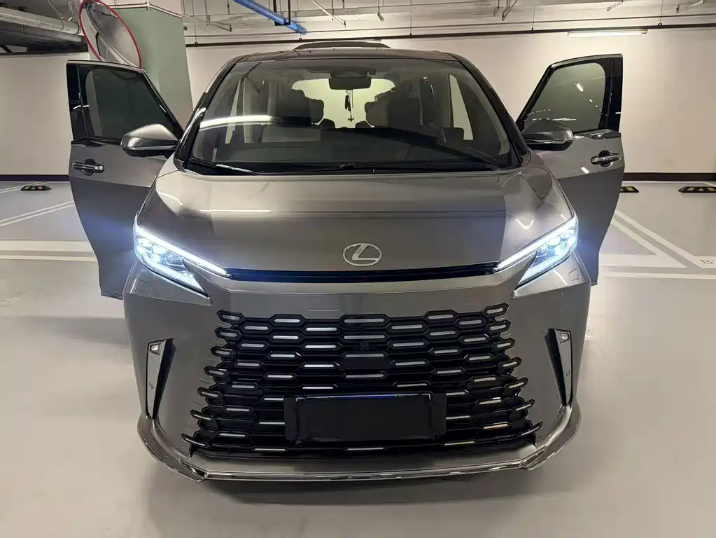 Lexus LM — миниатюра 8