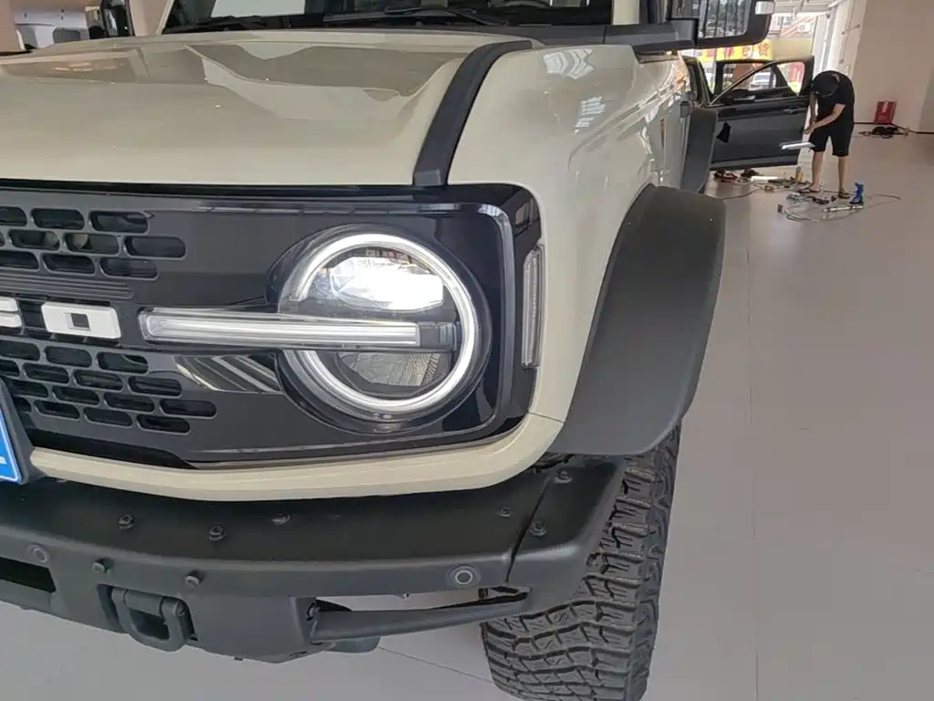 Ford Bronco — миниатюра 24