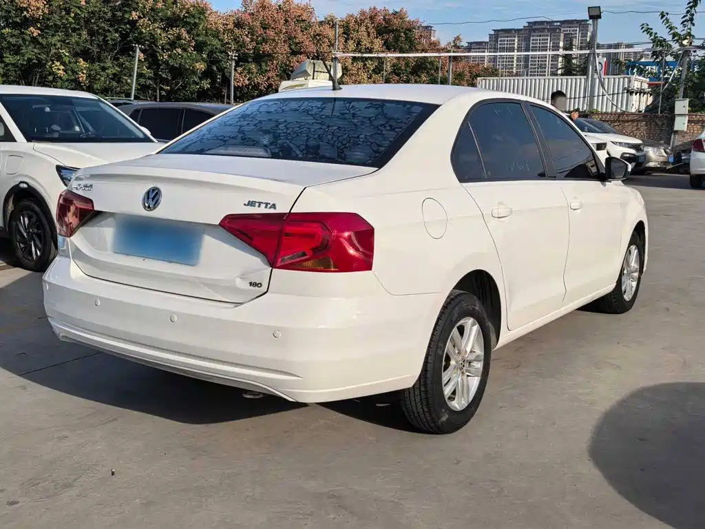 Volkswagen Jetta — миниатюра 7