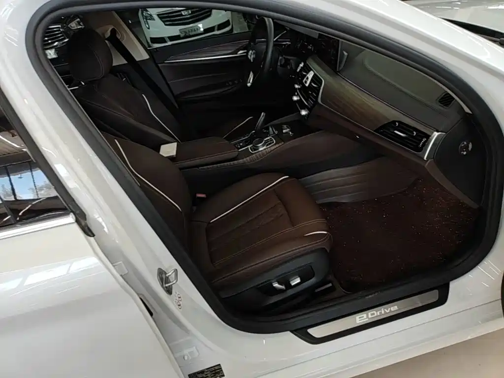 BMW 5 Series New Energy — миниатюра 25