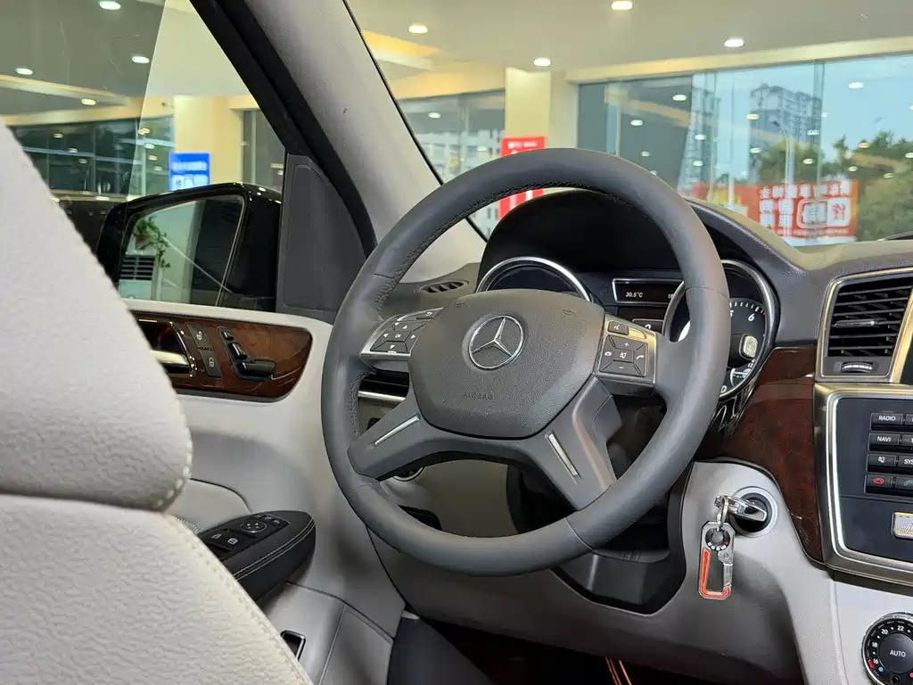 Mercedes-Benz M-Class — миниатюра 16