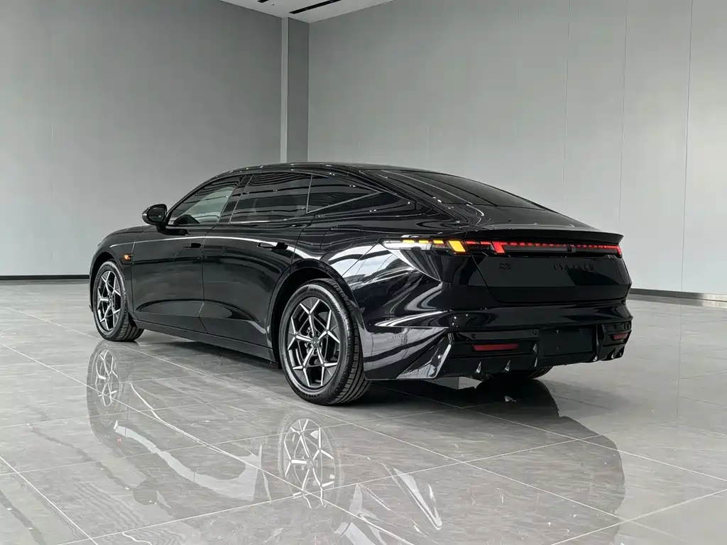 Lynk & Co 10 — миниатюра 9