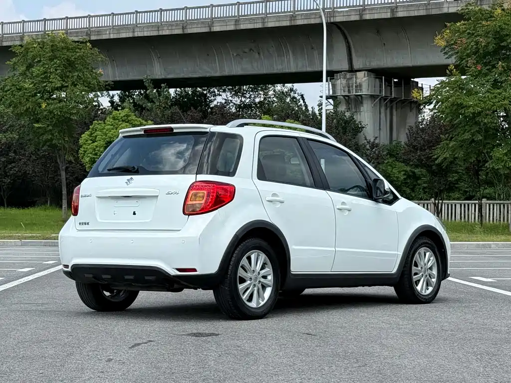 Suzuki SX4 — миниатюра 6