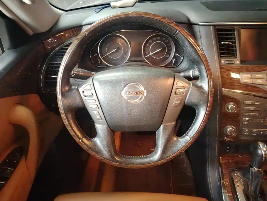 Nissan Patrol — миниатюра 15