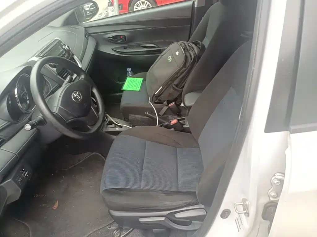 Toyota Yaris L - фото 11