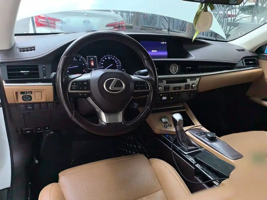 Lexus ES — миниатюра 13