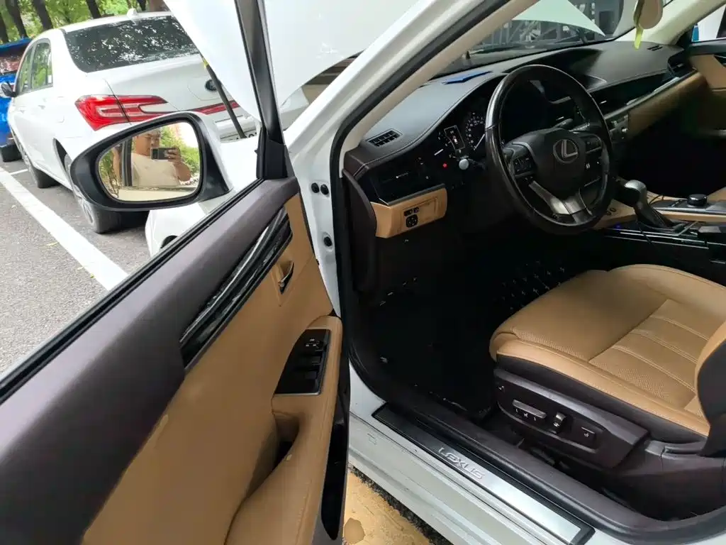Lexus ES — миниатюра 14