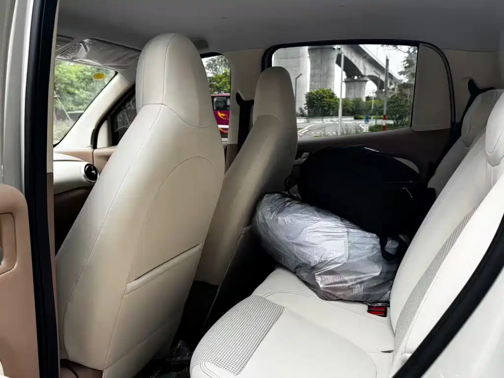 Wuling MINIEV — миниатюра 6