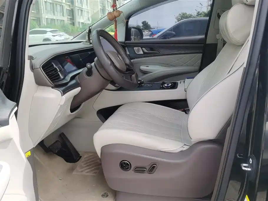 Denza D9 2022 DM-i 1040 Luxury