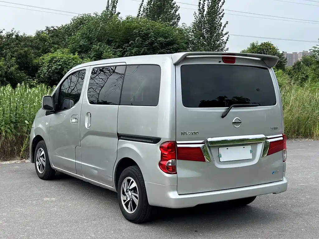 Nissan NV200 — миниатюра 7