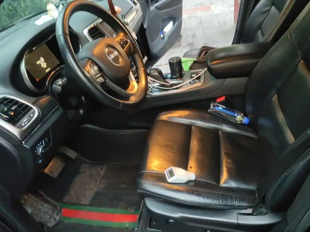 Jeep Grand Cherokee (Import) — миниатюра 17