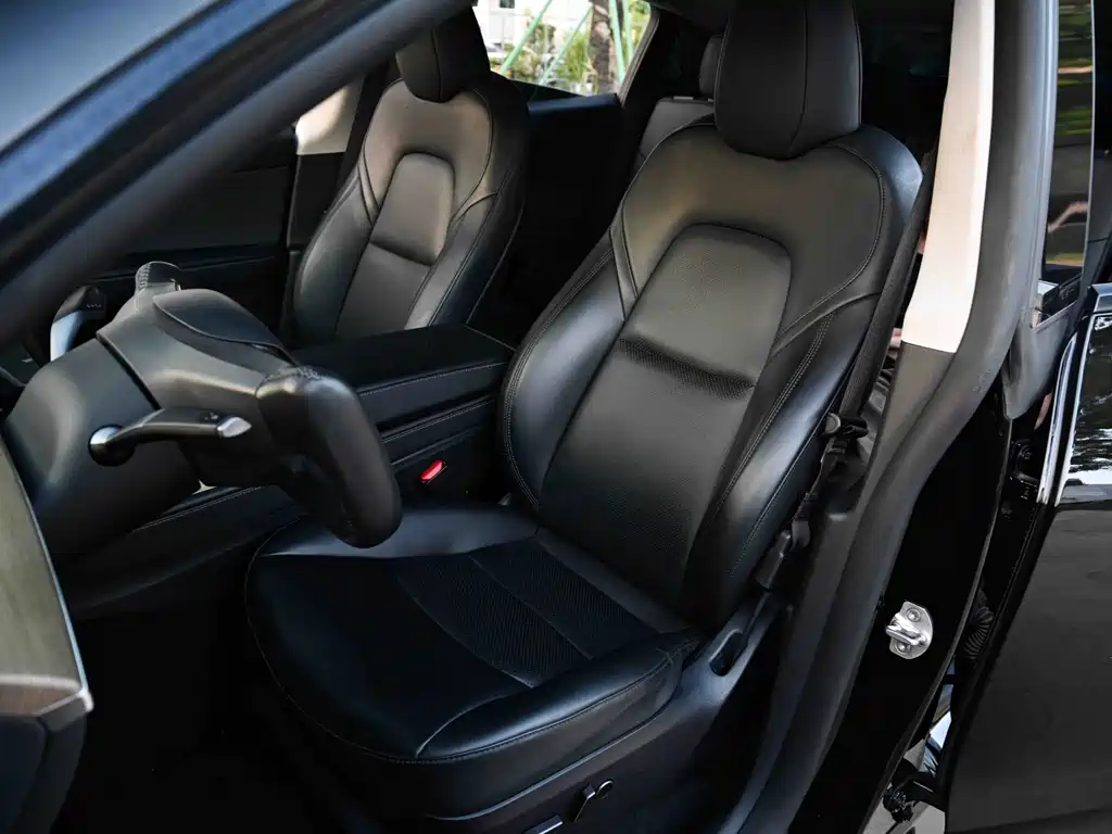 Tesla Model Y — миниатюра 8