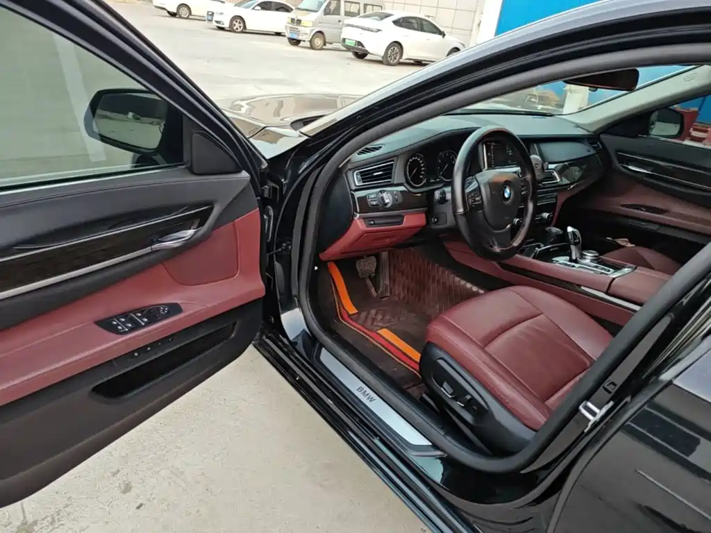 BMW 7 Series — миниатюра 16