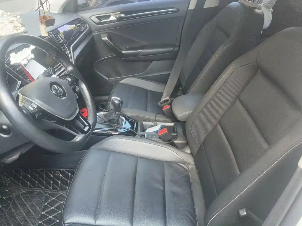 Volkswagen T-Roc — миниатюра 8