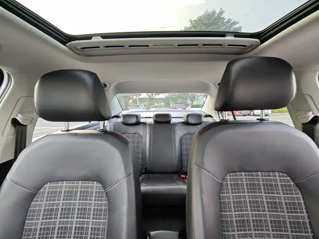 Volkswagen Jetta — миниатюра 12