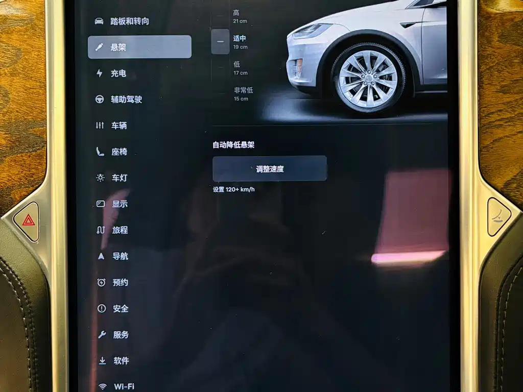 Tesla Model X — миниатюра 15