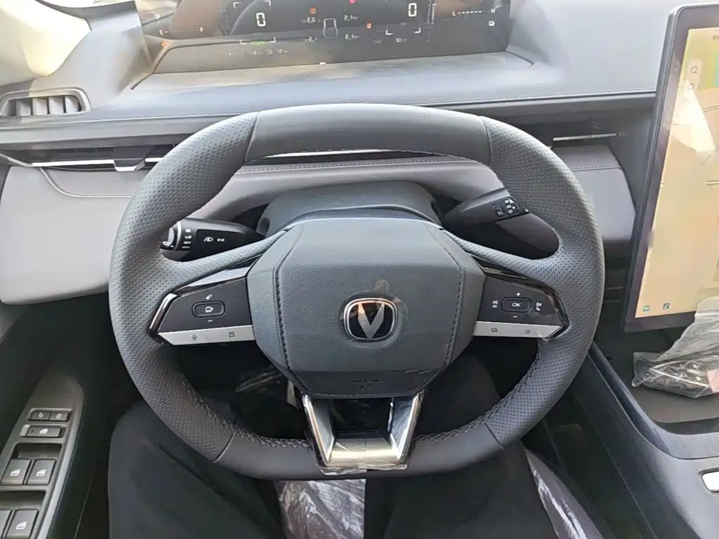 Changan Eado PHEV — миниатюра 11