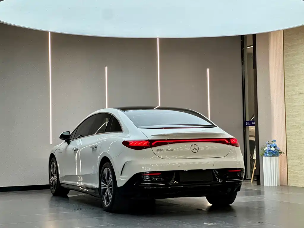Mercedes-Benz EQE — миниатюра 9